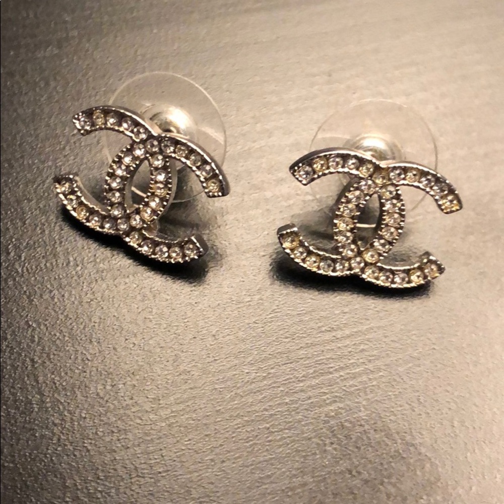 Chanel logo CC earrings